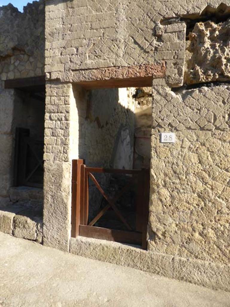 Ins. VI.28, Herculaneum, September 2015. Entrance doorway.
